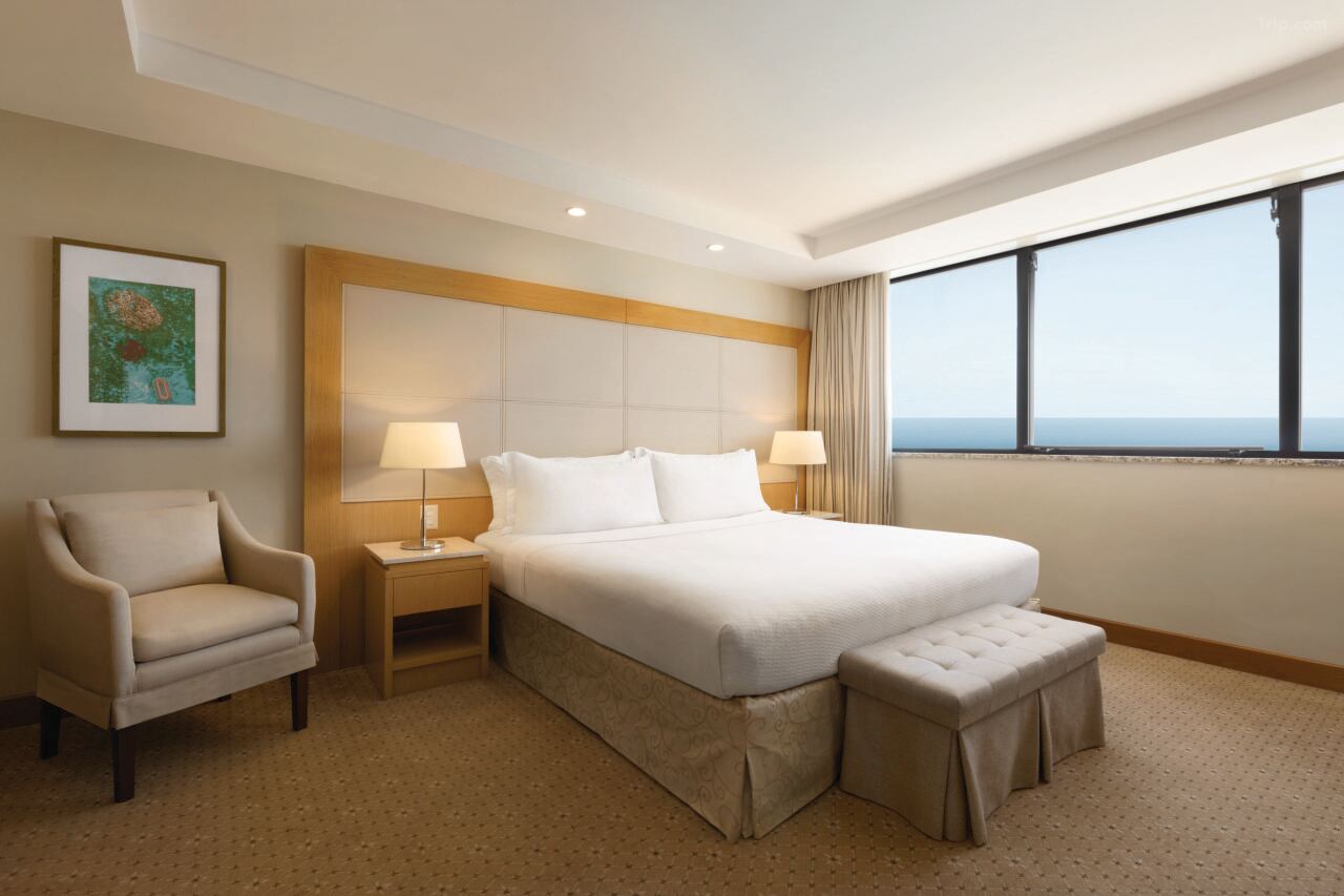 Quarto amplo e confortável no Hilton Copacabana