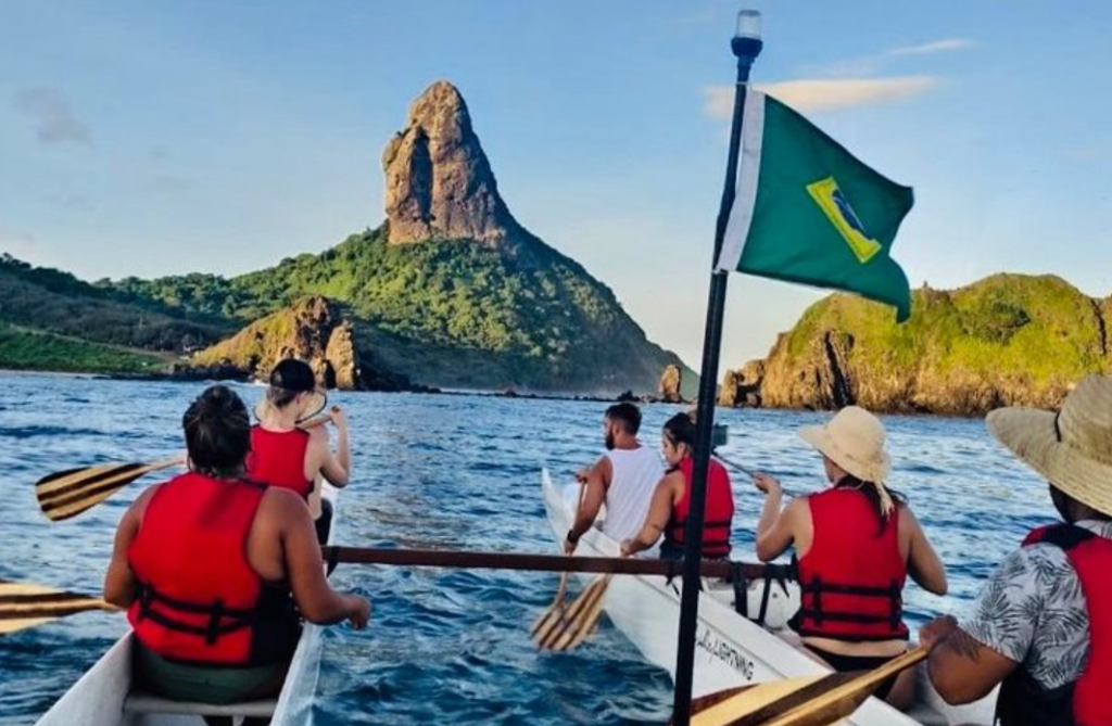 Noronha Va`a Canoa Havaiana - Fernando de Noronha