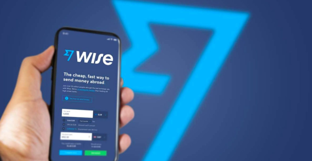 Celular exibindo o aplicativo da Wise para enviar dinheiro ao exterior, com o logotipo da Wise em destaque ao fundo.